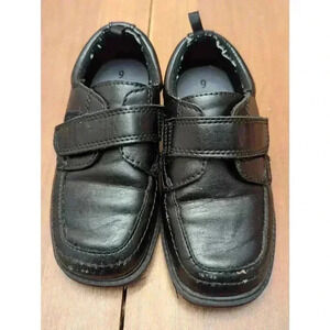 Little boys black dress loafers with Velcro closure by Wonder Nation size 9